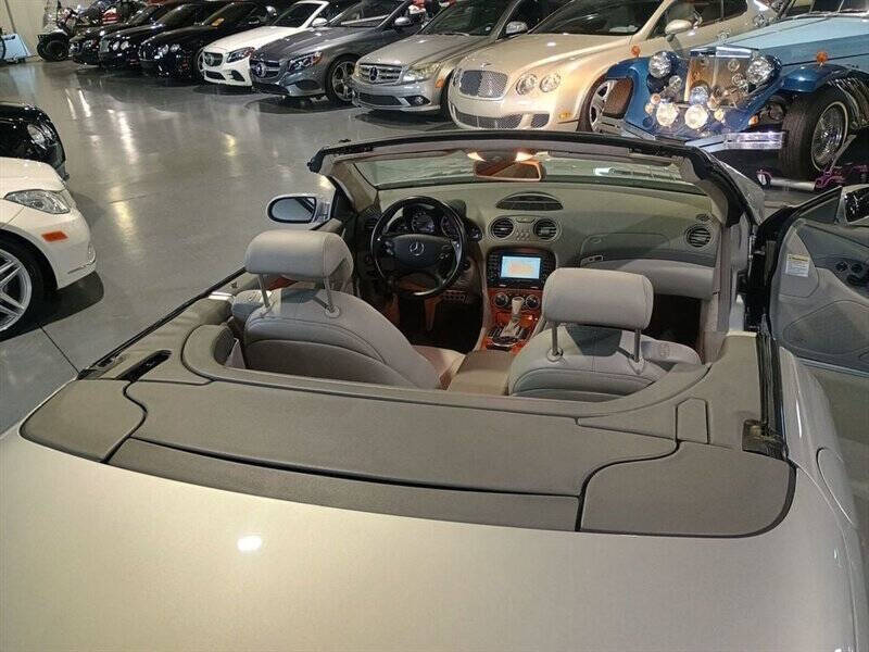 2005 Mercedes-Benz SL-Class 18