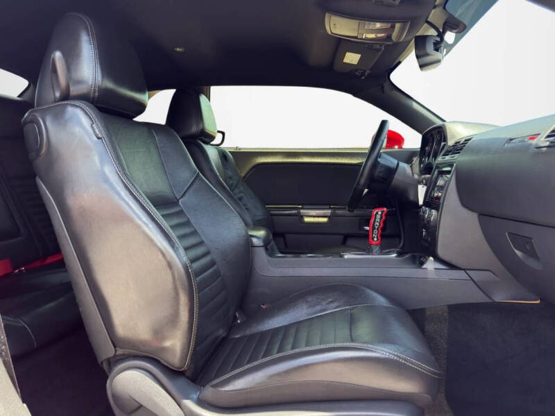 2014 Dodge Challenger SRT8 Core