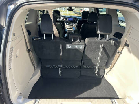 2017 Chrysler Pacifica Touring-L Plus