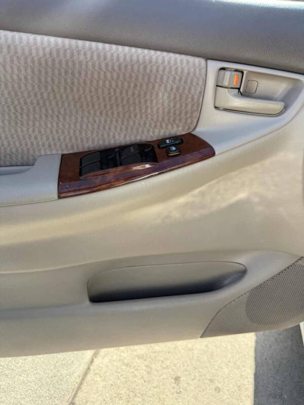 2005 Toyota Corolla LE