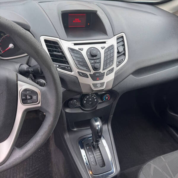 2013 Ford Fiesta SE