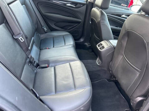 2018 Buick Regal TourX Essence