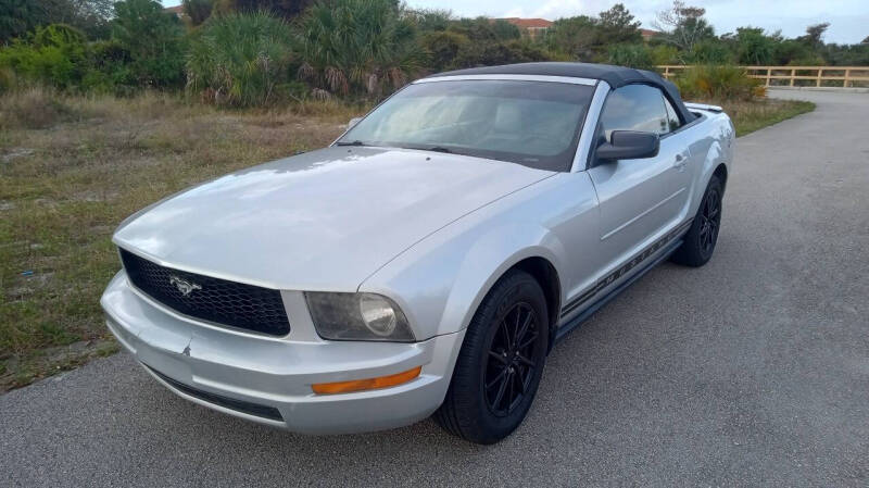 2007 Ford Mustang V6 Deluxe