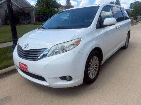 2013 Toyota Sienna XLE 7-Passenger Auto Access Seat Photo