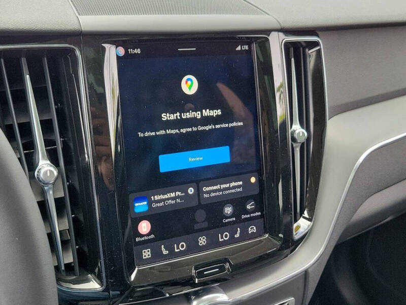 2024 Volvo XC60 B5 Core Dark Theme