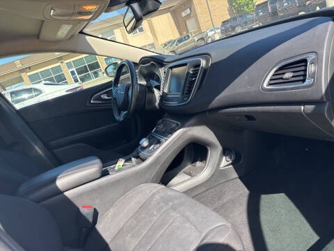 2016 Chrysler 200 Limited