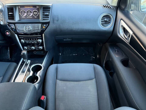 2017 Nissan Pathfinder SV