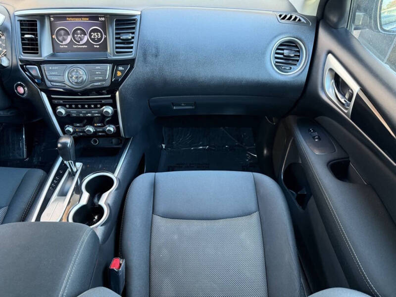 2017 Nissan Pathfinder SV