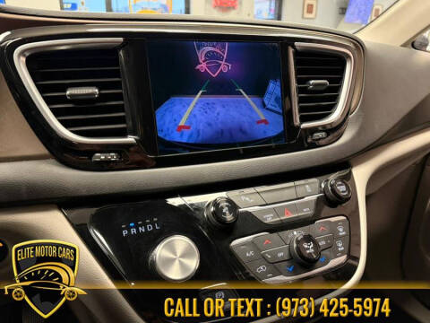 2017 Chrysler Pacifica Touring-L Plus