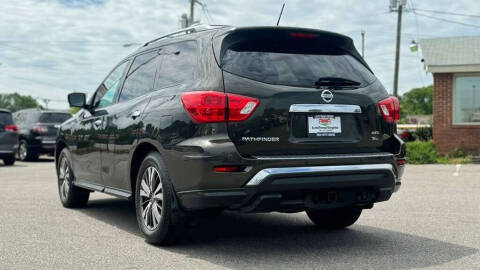 2017 Nissan Pathfinder SL