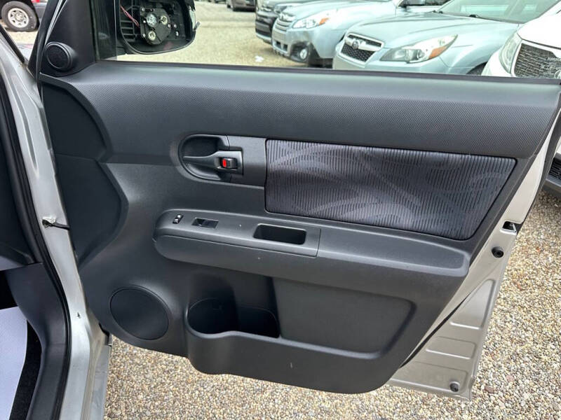 2012 Scion xB Base photo 19