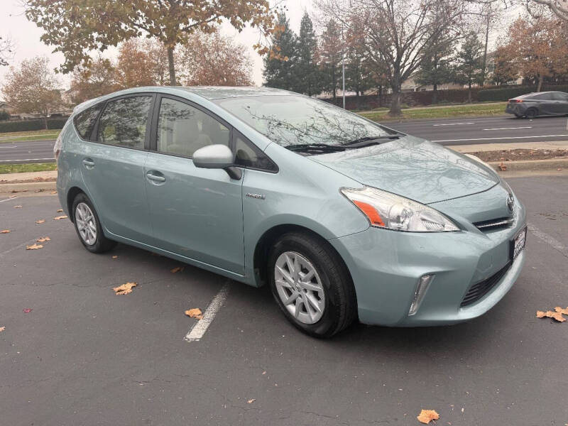 2013 Toyota Prius v Two