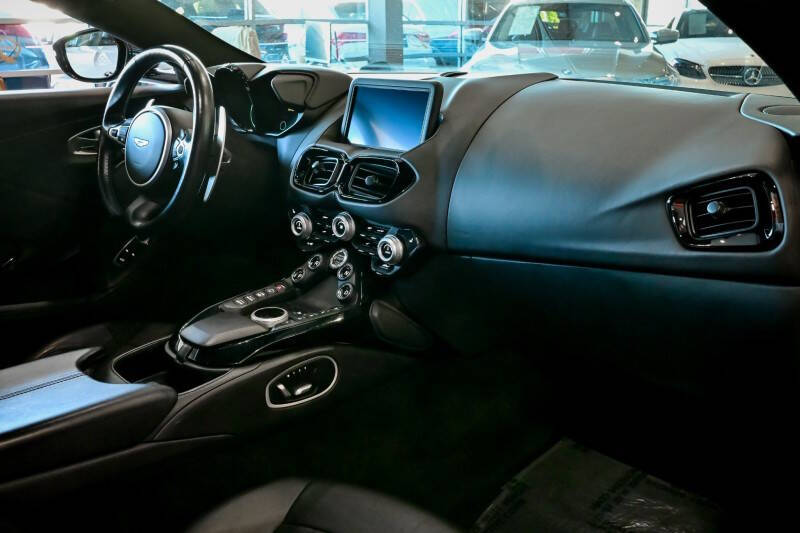 2022 Aston Martin Vantage