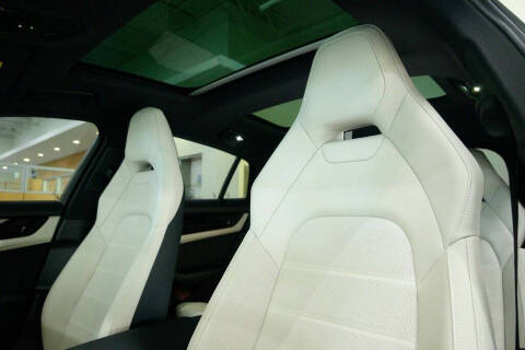 2025 Porsche Panamera 4