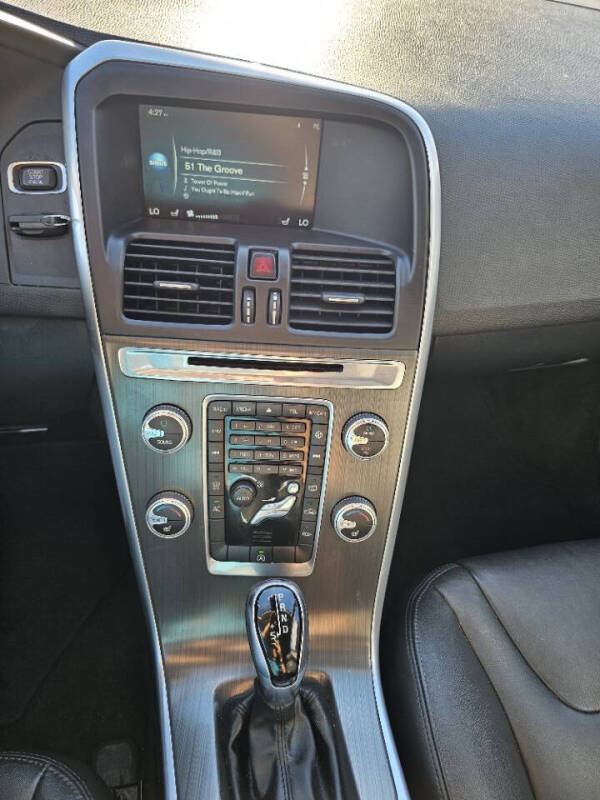 2016 Volvo XC60 T5 Drive-E Premier