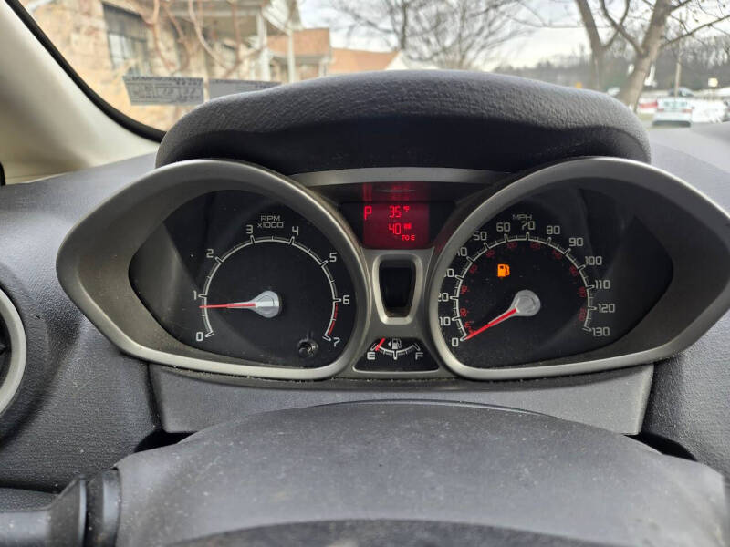 2011 Ford Fiesta SES