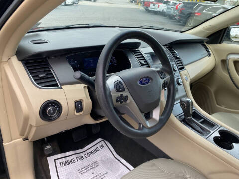 2015 Ford Taurus SE