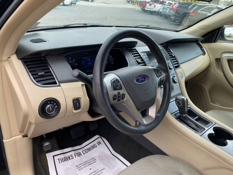 2015 Ford Taurus SE