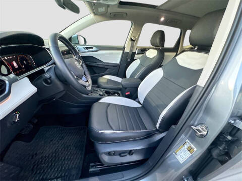 2025 Volkswagen Taos SEL 4Motion