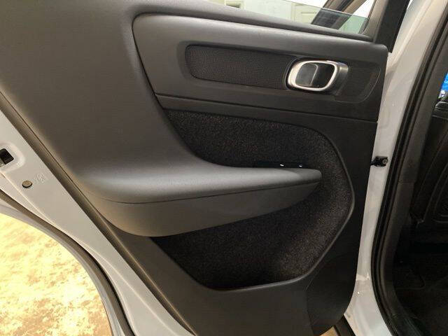 2025 Volvo XC40 B5 Core Bright Theme