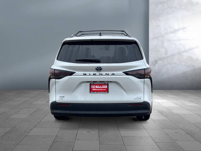 2024 Toyota Sienna XLE 7-Passenger