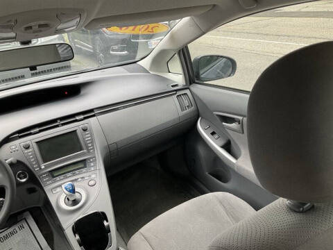 2010 Toyota Prius III