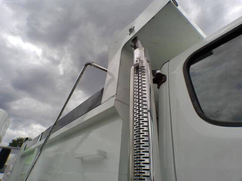 2015 Freightliner 108 SD