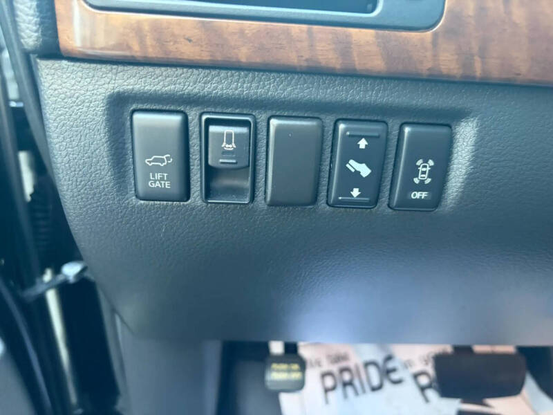 2013 Nissan Armada Platinum
