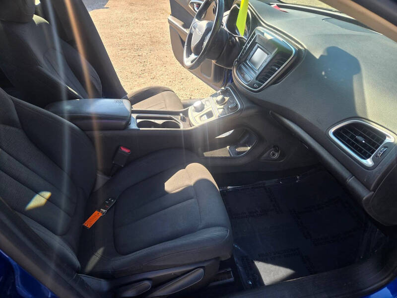 2017 Chrysler 200 LX