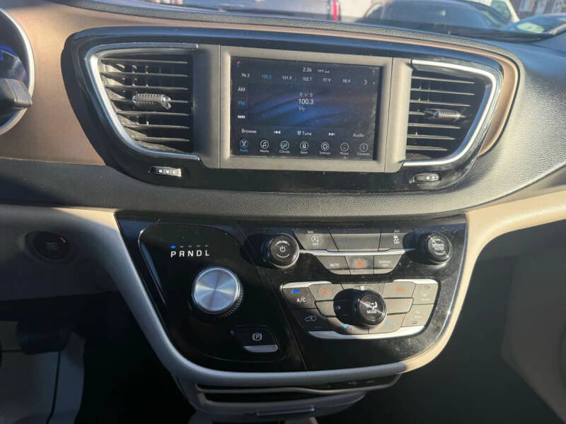 2020 Chrysler Voyager LXi