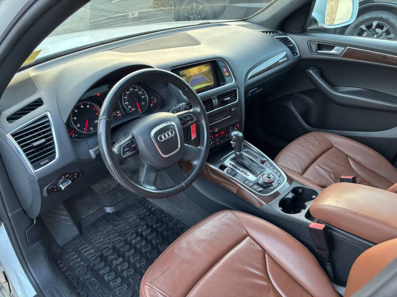2011 Audi Q5 2.0T quattro Premium Plus