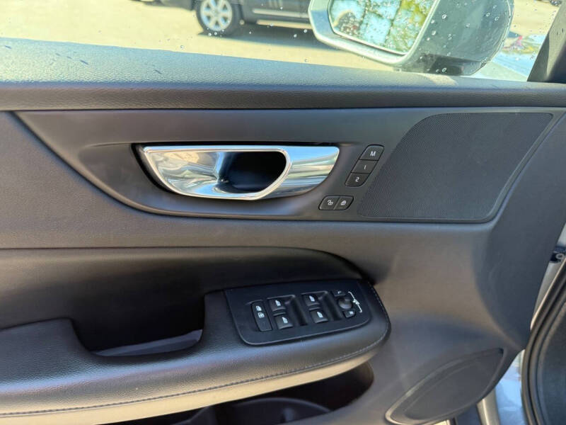 2019 Volvo S60 T6 Momentum