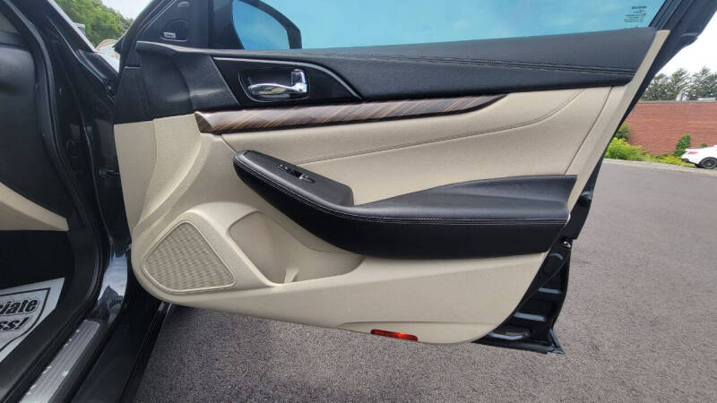 2017 Nissan Maxima Platinum