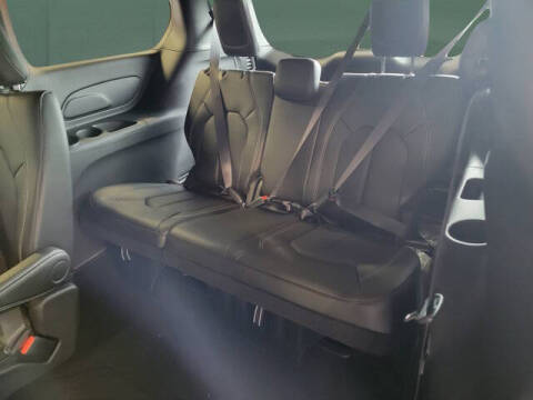 2027 Chrysler Pacifica LX
