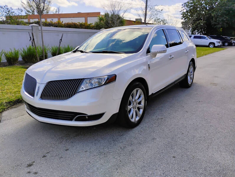 2014 Lincoln MKT Base