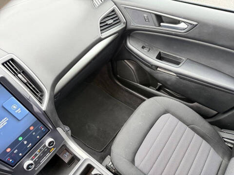 2022 Ford Edge SE