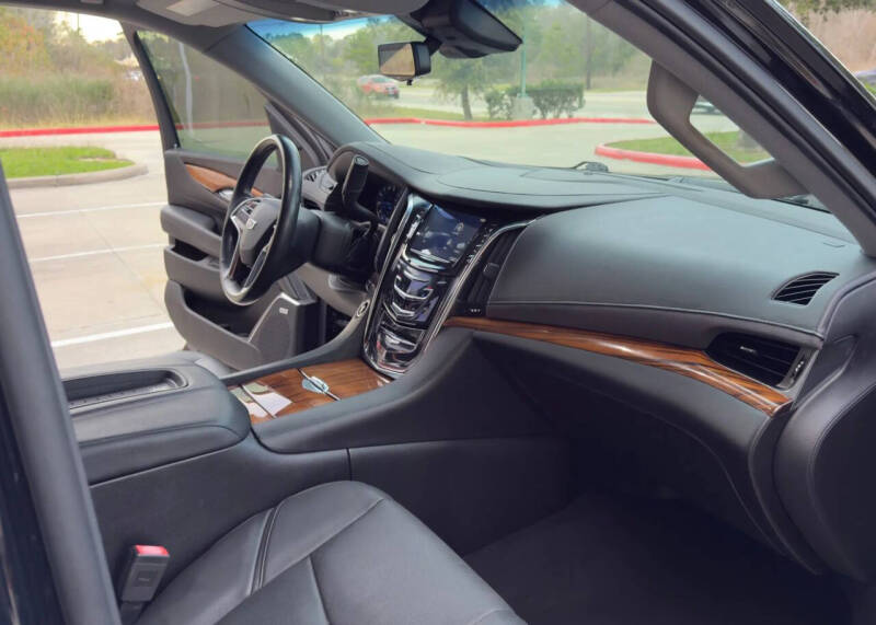 2017 Cadillac Escalade Luxury