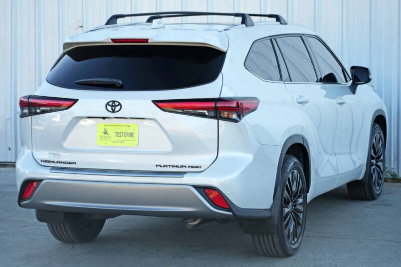 2022 Toyota Highlander Platinum