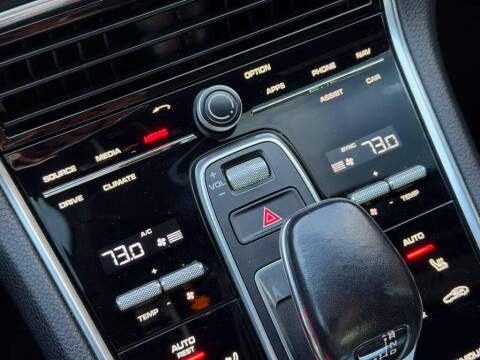 2017 Porsche Panamera 4