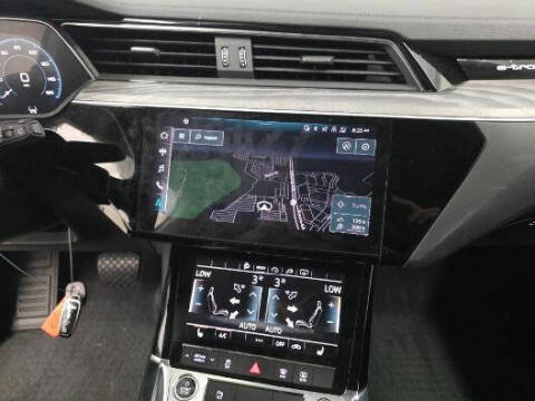 2022 Audi e-tron quattro Premium