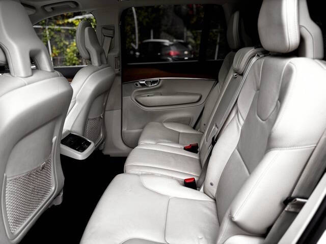 2021 Volvo XC90 T6 Momentum 7-Passenger