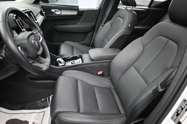 2026 Volvo XC40 B5 Plus