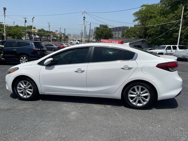 2017 Kia Forte S photo 4