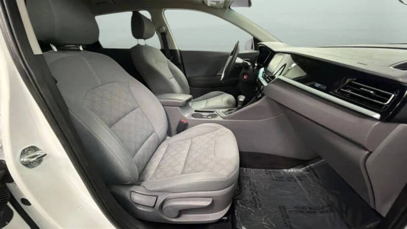 2022 Kia Niro LX