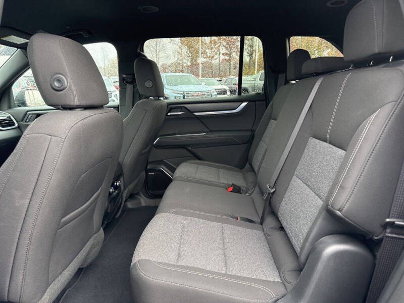 2025 GMC Acadia Elevation