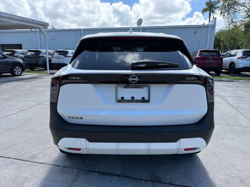 2025 Nissan Kicks SV