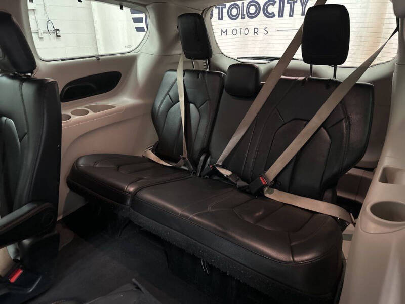 2017 Chrysler Pacifica Touring-L