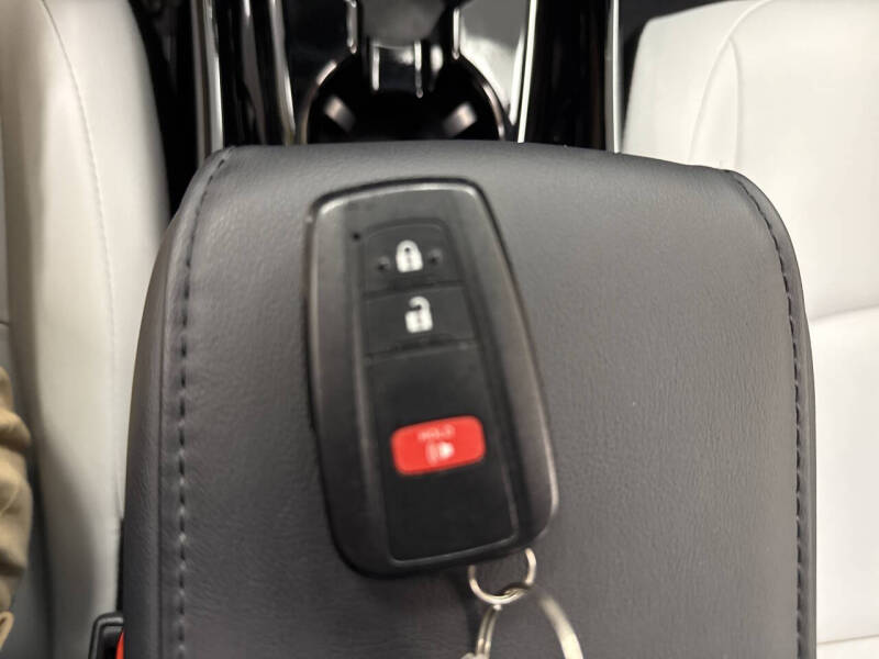 2022 Toyota Prius XLE AWD-e