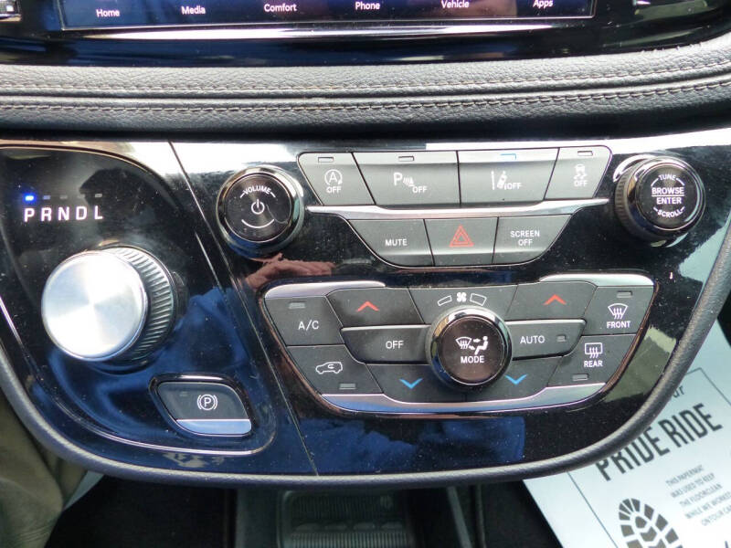 2025 Chrysler Pacifica Select