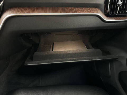 2024 Volvo S60 B5 Plus Dark Theme